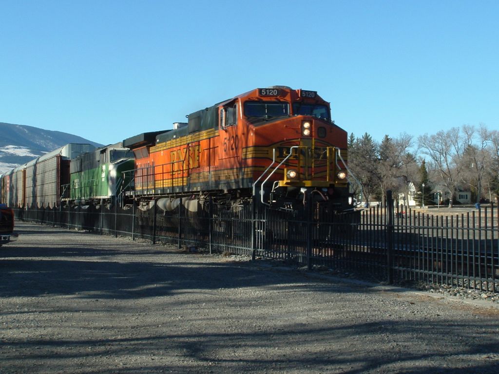 BNSF 5120 passing the depot
